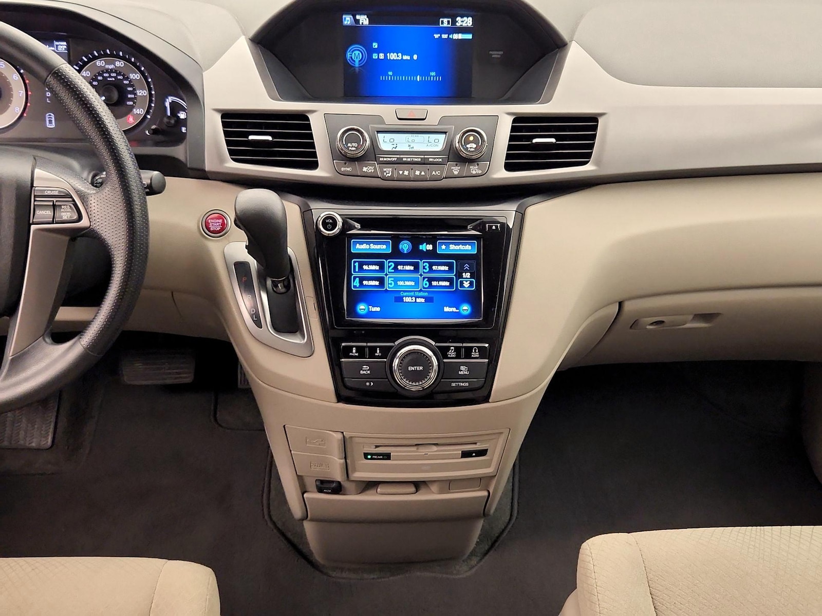 2016 Honda Odyssey SE - Photo 16