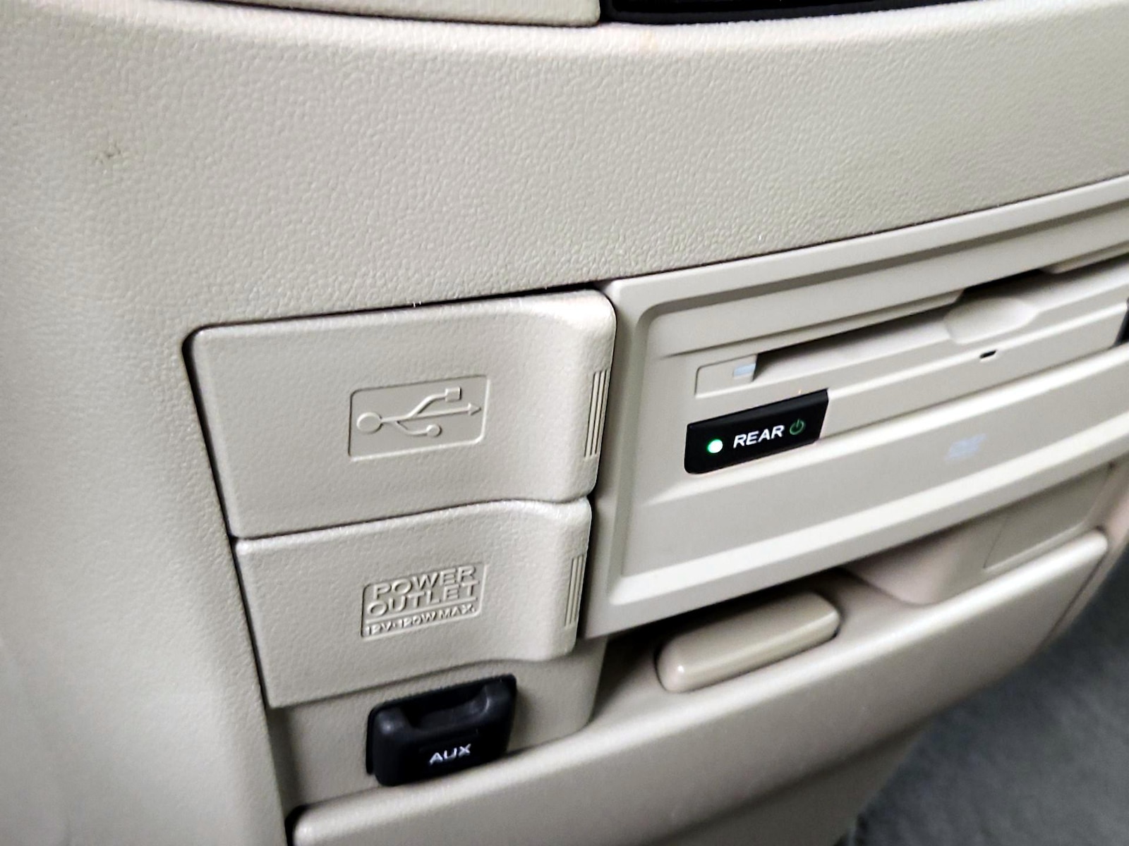 2016 Honda Odyssey SE - Photo 17