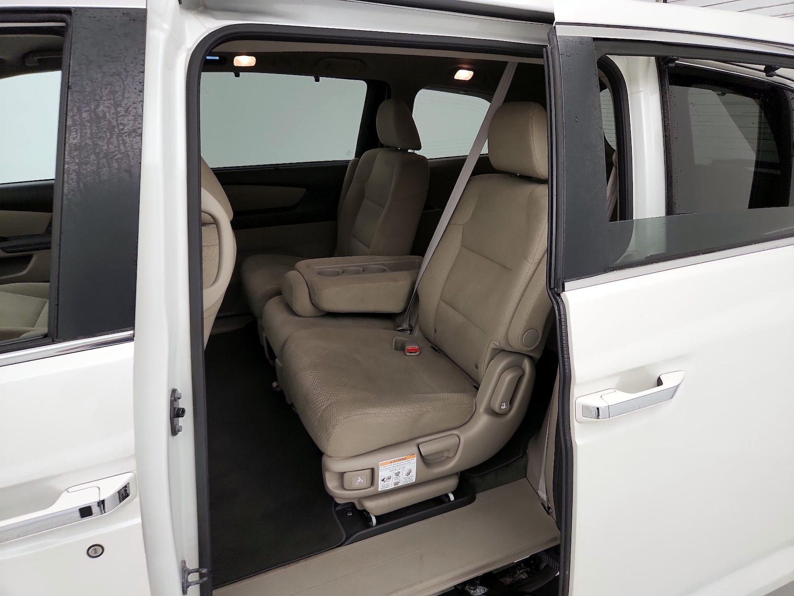 2016 Honda Odyssey SE - Photo 18