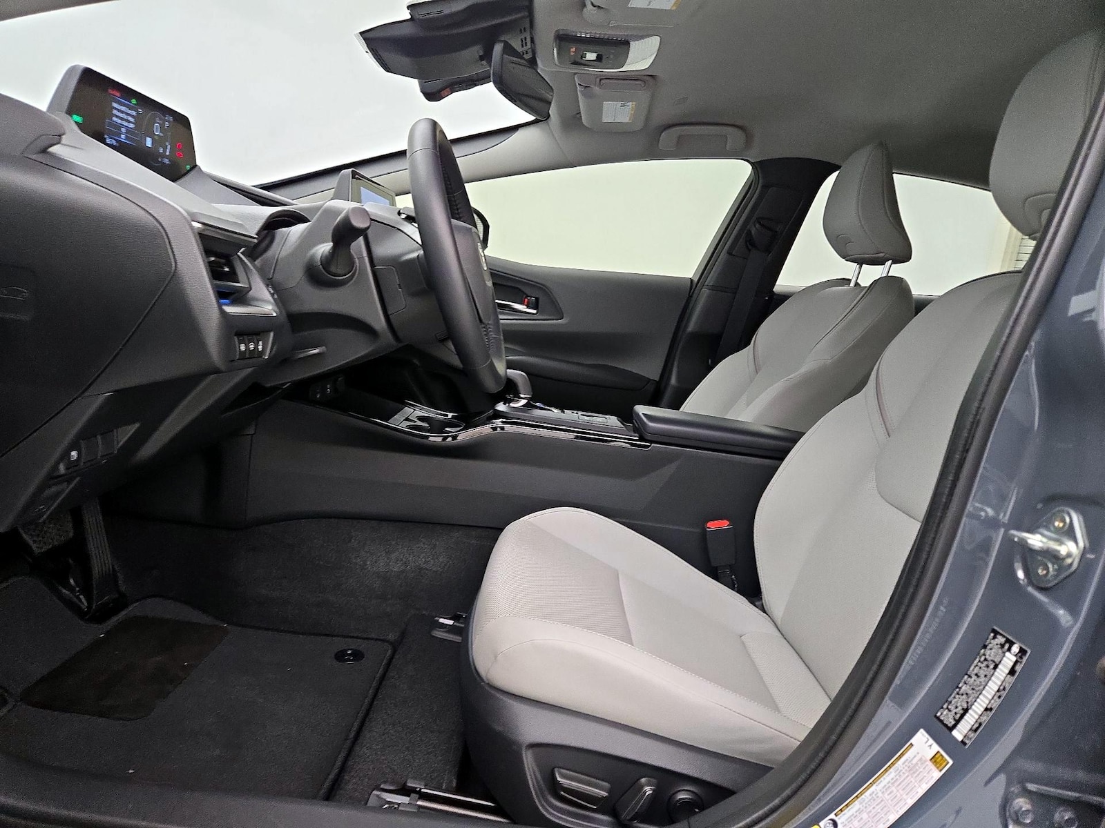 2024 Toyota Prius XLE - Photo 12