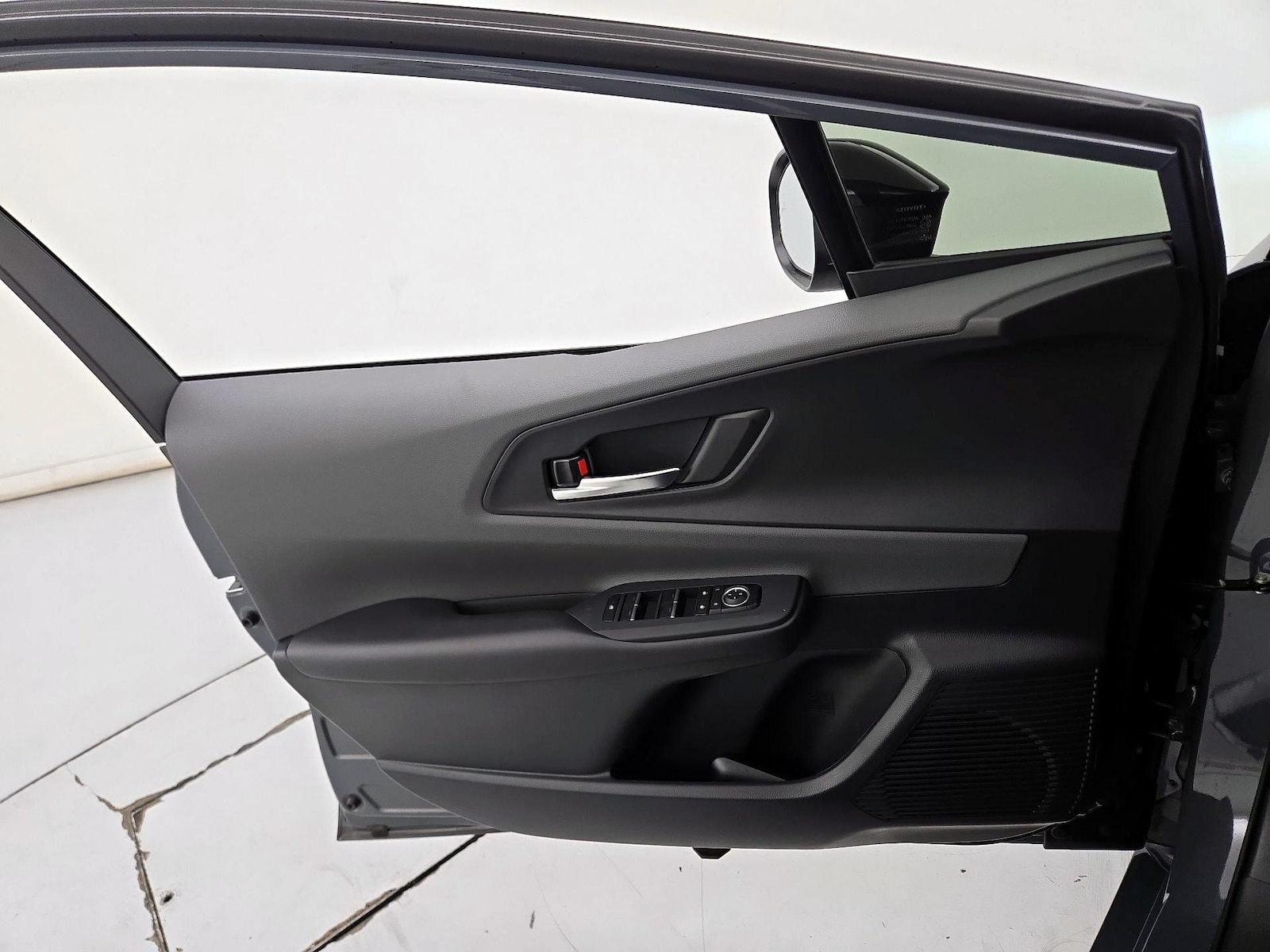2024 Toyota Prius XLE - Photo 13