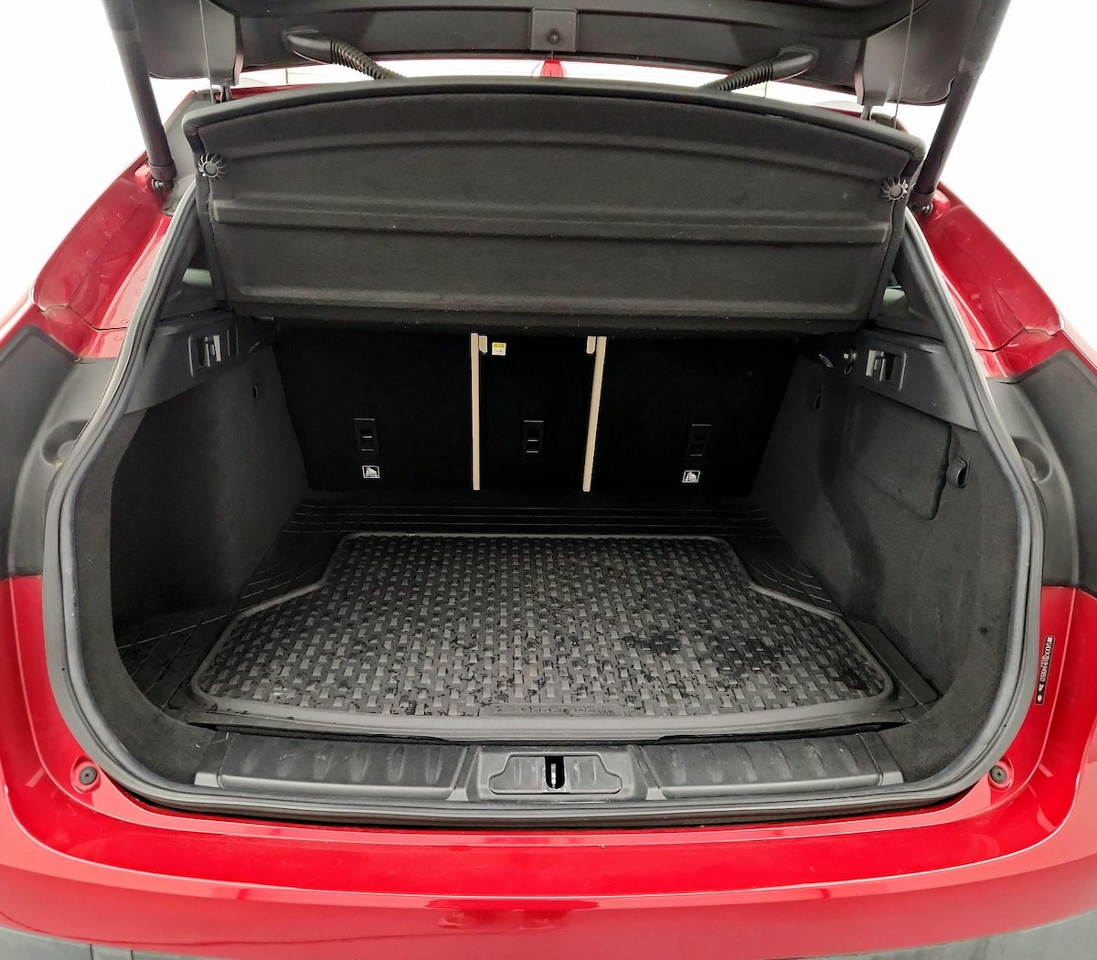 Trunk/Cargo (Seats Up)