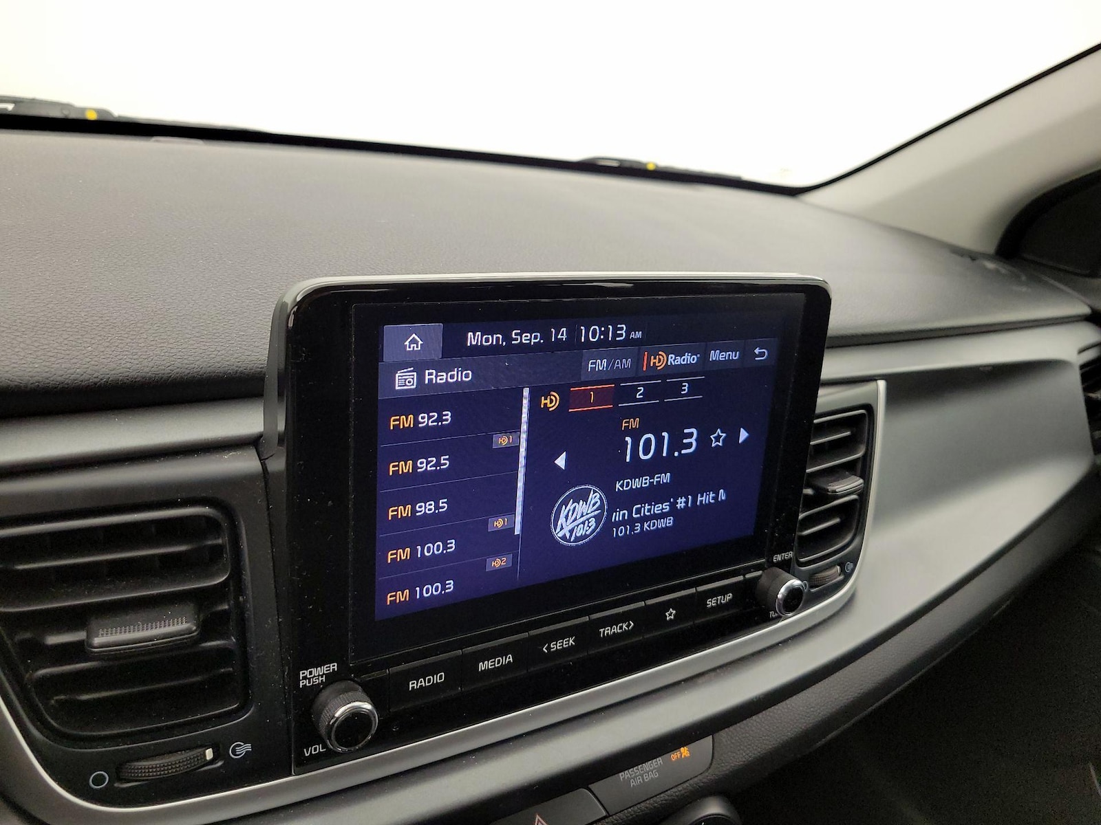 2023 Kia Rio LX - Photo 16