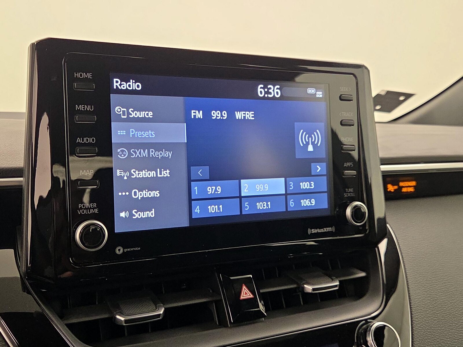 2022 Toyota Corolla SE - Photo 7