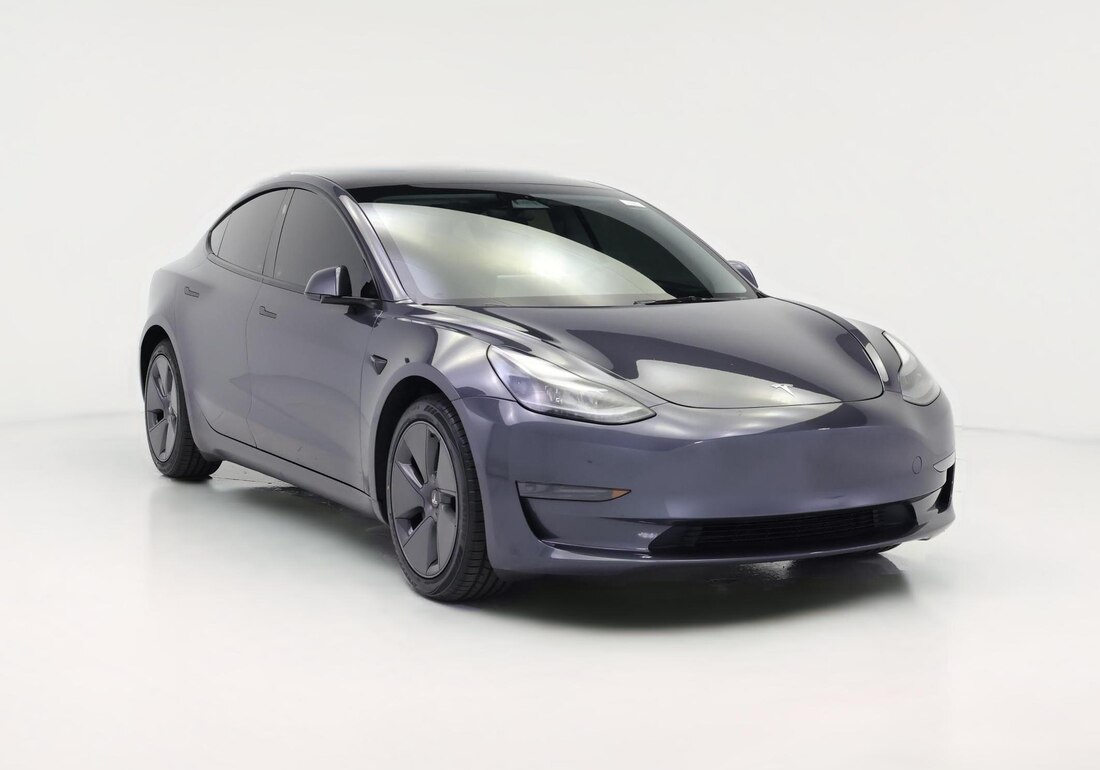 2023 Tesla Model 3 Rear-Wheel Drive in Black — CarMax photo