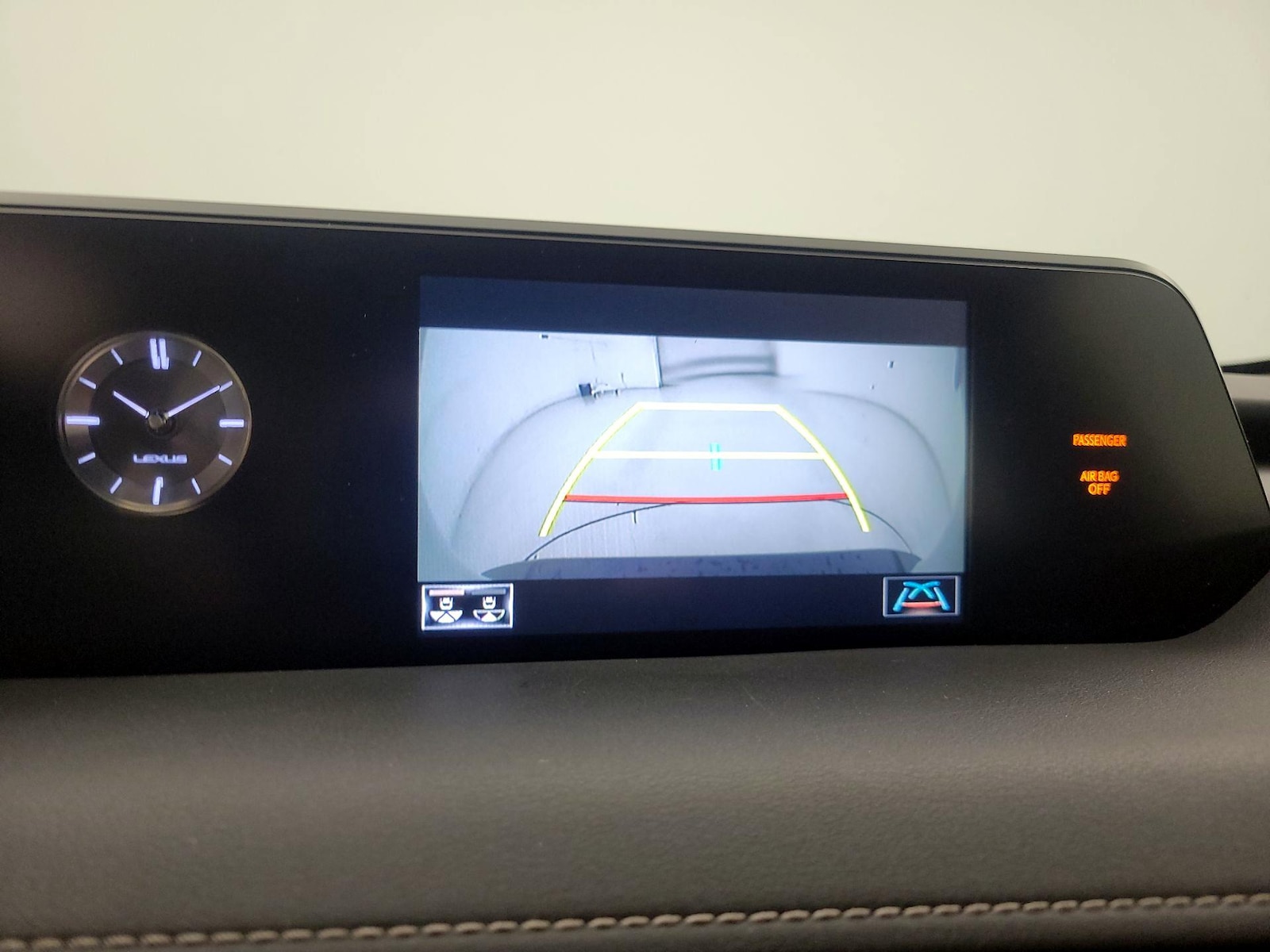 2021 Lexus UX 200 - Photo 14