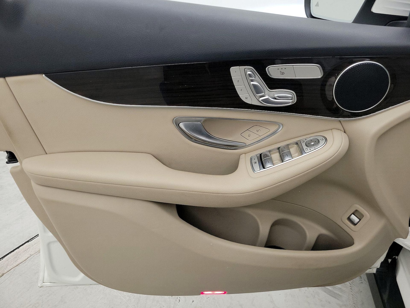 2022 Mercedes-Benz GLC GLC300 - Photo 13