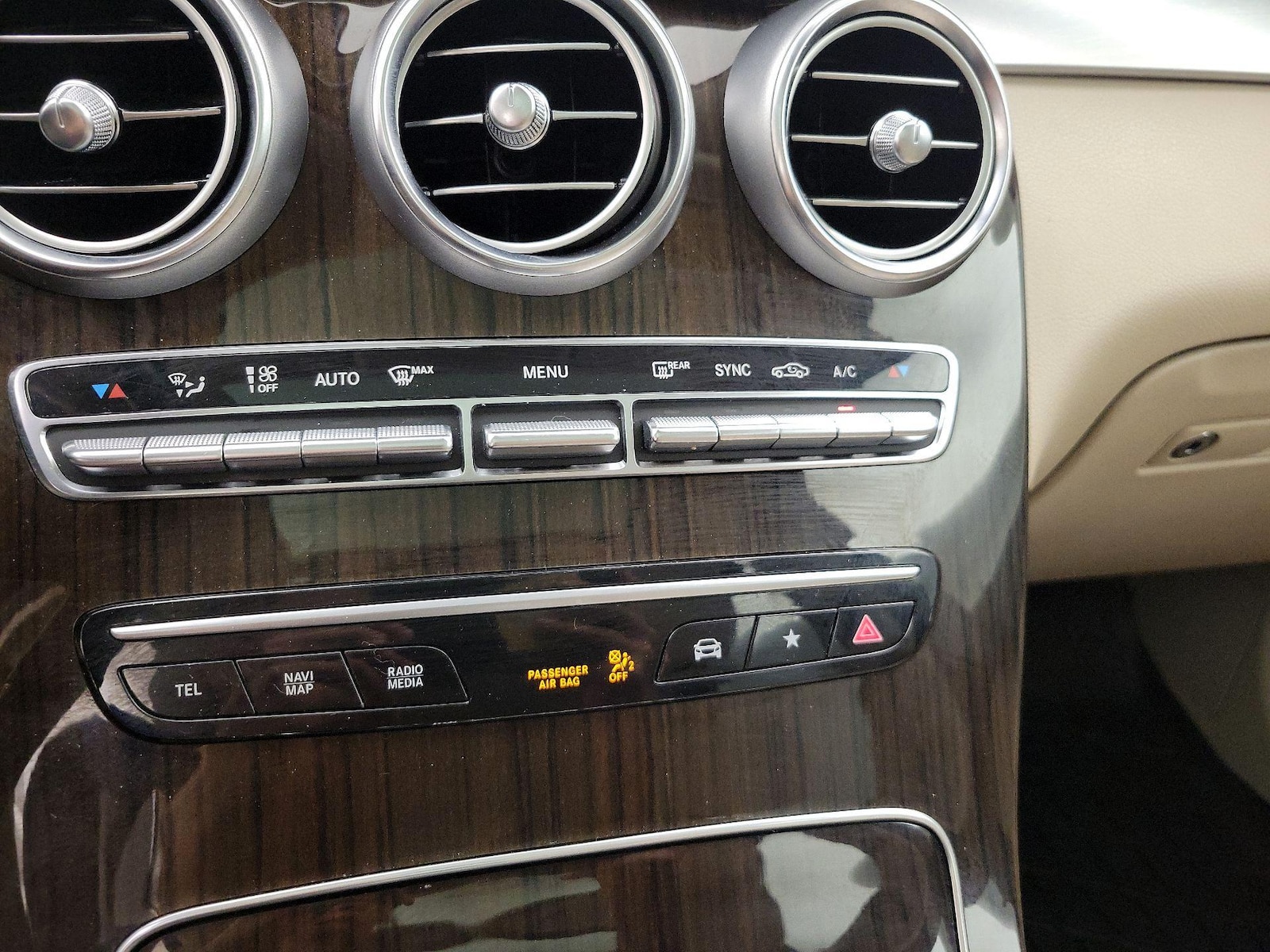 2022 Mercedes-Benz GLC GLC300 - Photo 17