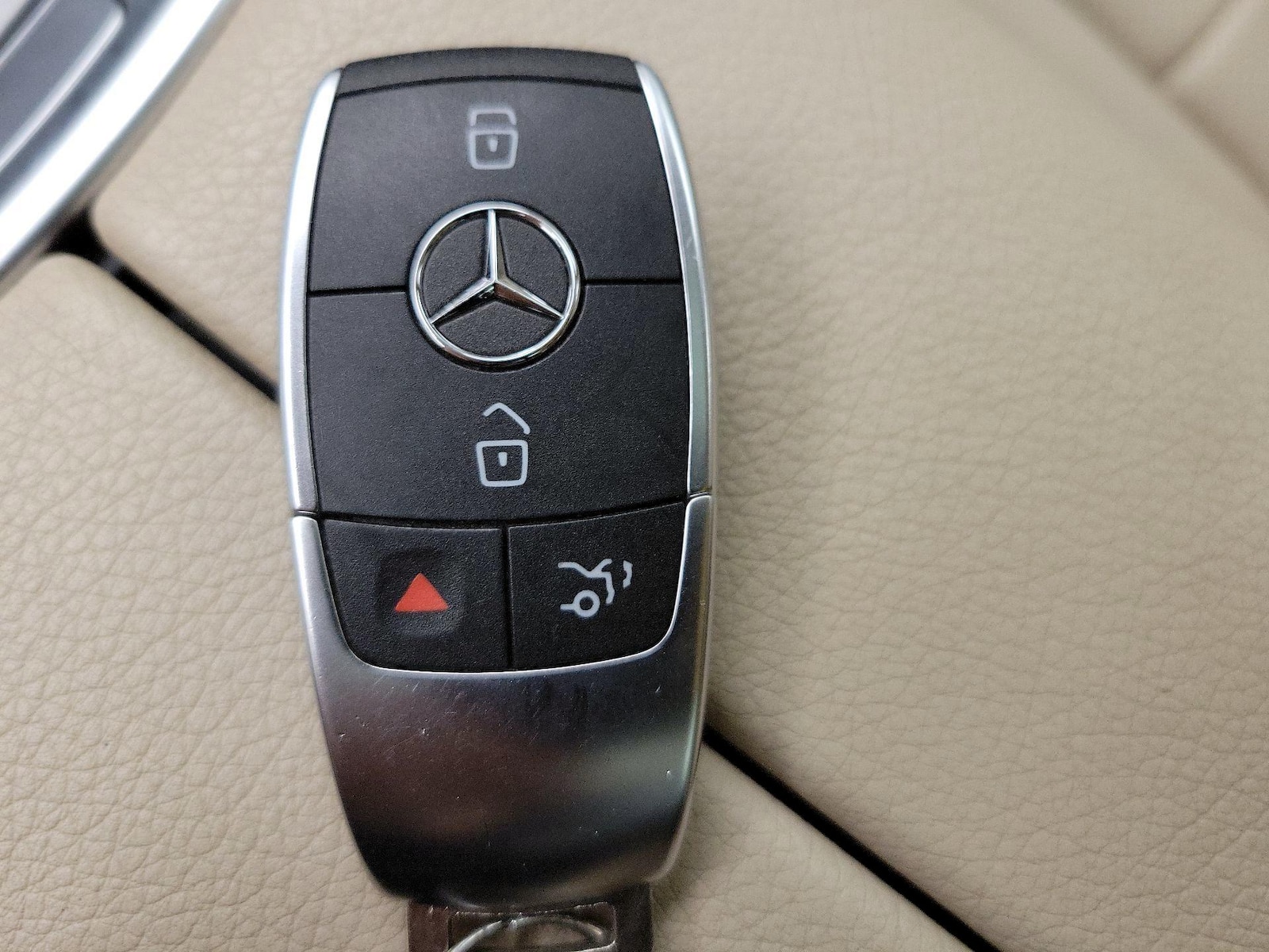 2022 Mercedes-Benz GLC GLC300 - Photo 24