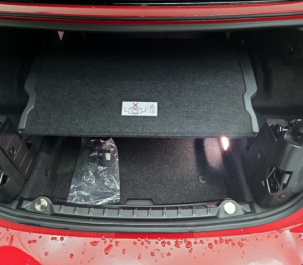 Trunk/Cargo (Seats Up)