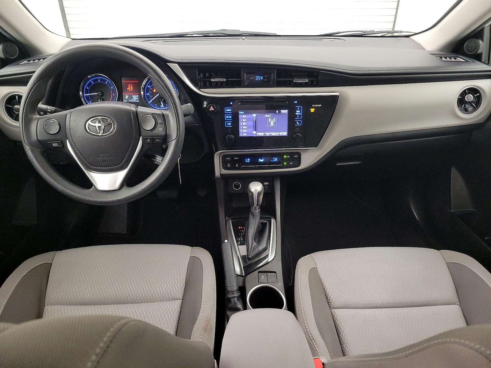 2017 Toyota Corolla LE - Photo 10