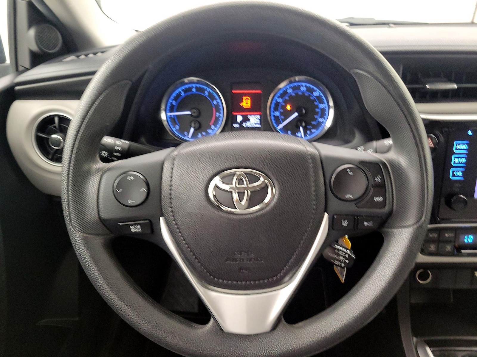 2017 Toyota Corolla LE - Photo 11