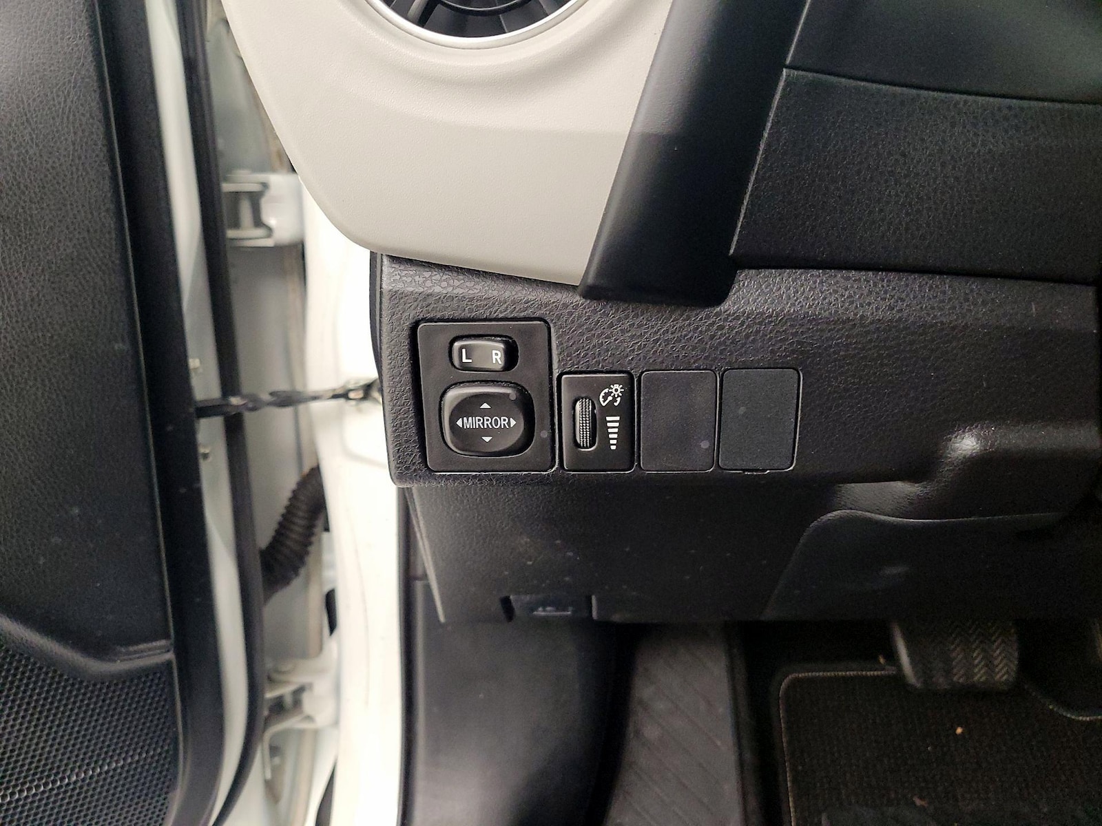 2017 Toyota Corolla LE - Photo 14