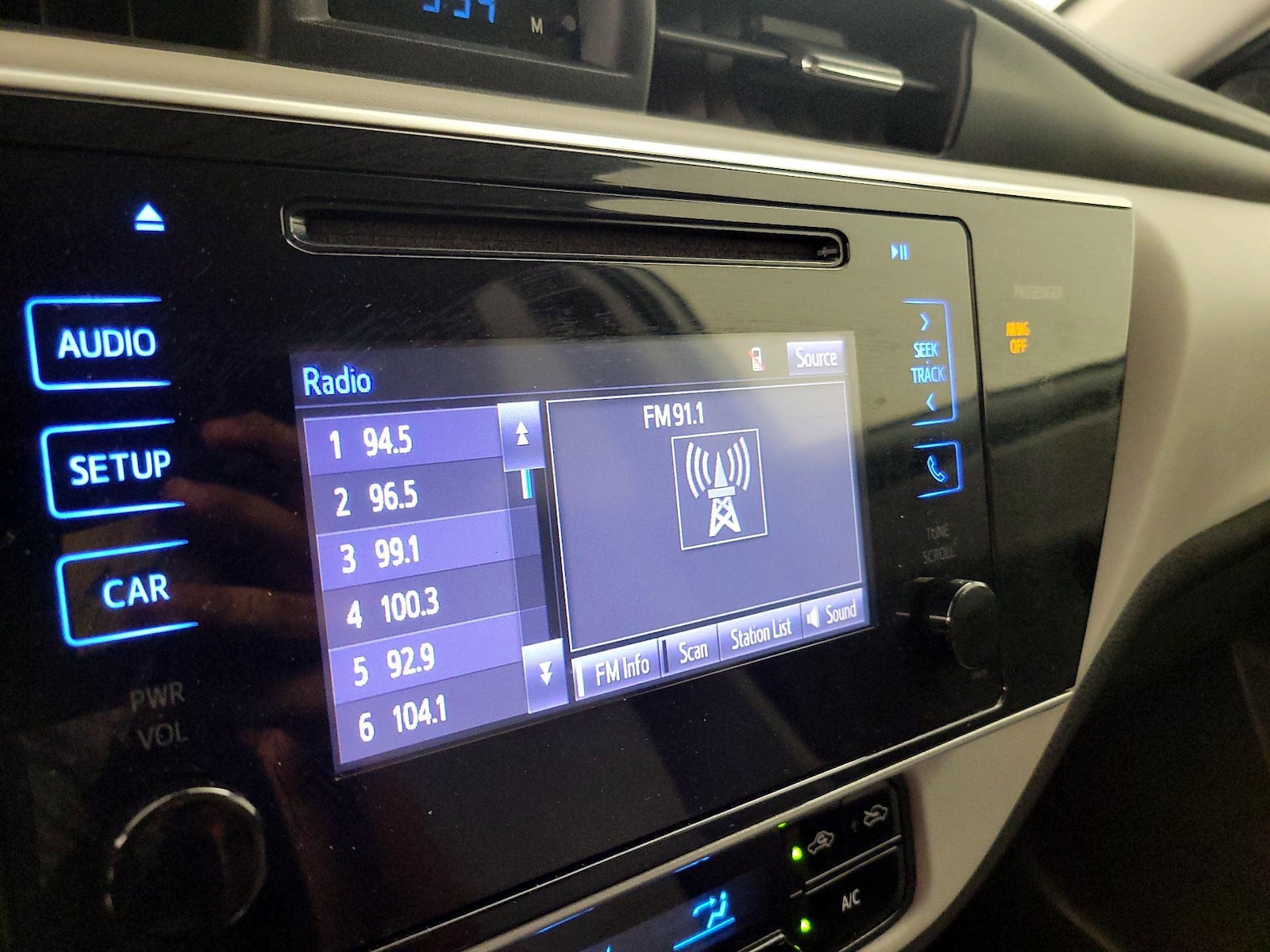 2017 Toyota Corolla LE - Photo 16