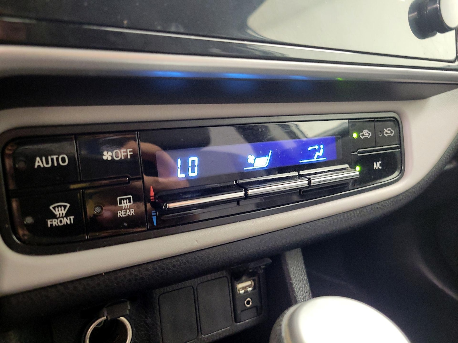 2017 Toyota Corolla LE - Photo 17