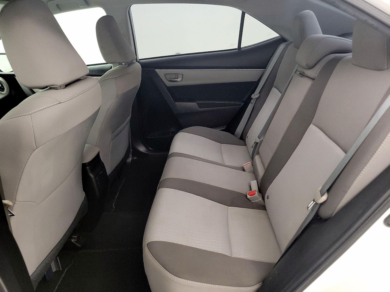 2017 Toyota Corolla LE - Photo 20