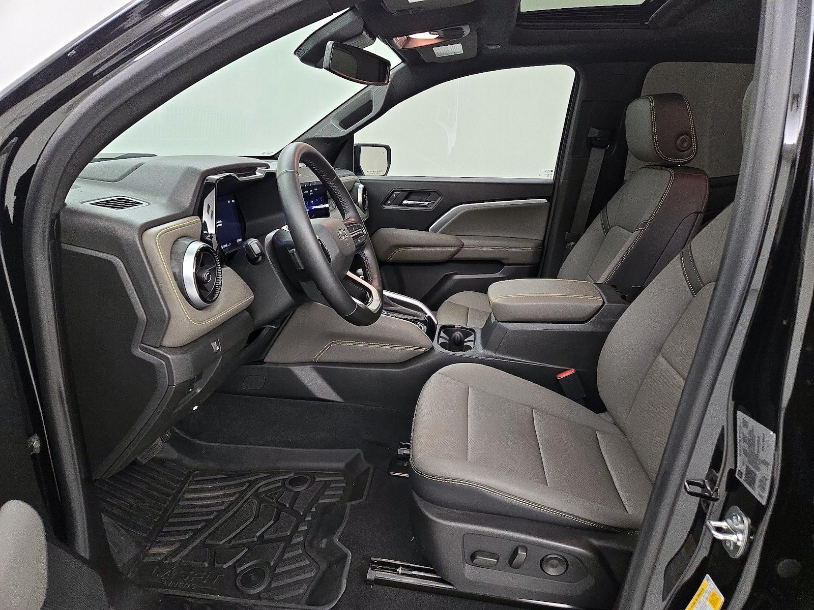 2025 Chevrolet Colorado ZR2 - Photo 12