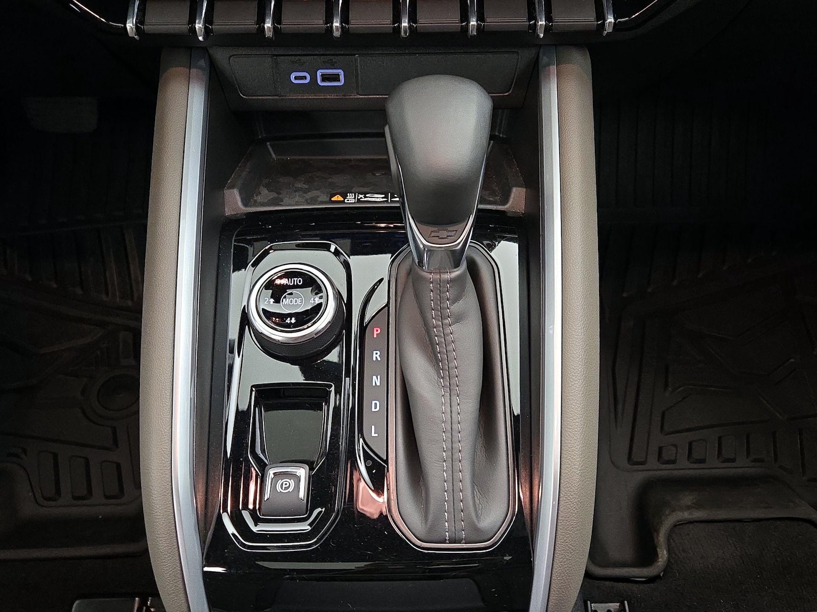 2025 Chevrolet Colorado ZR2 - Photo 18