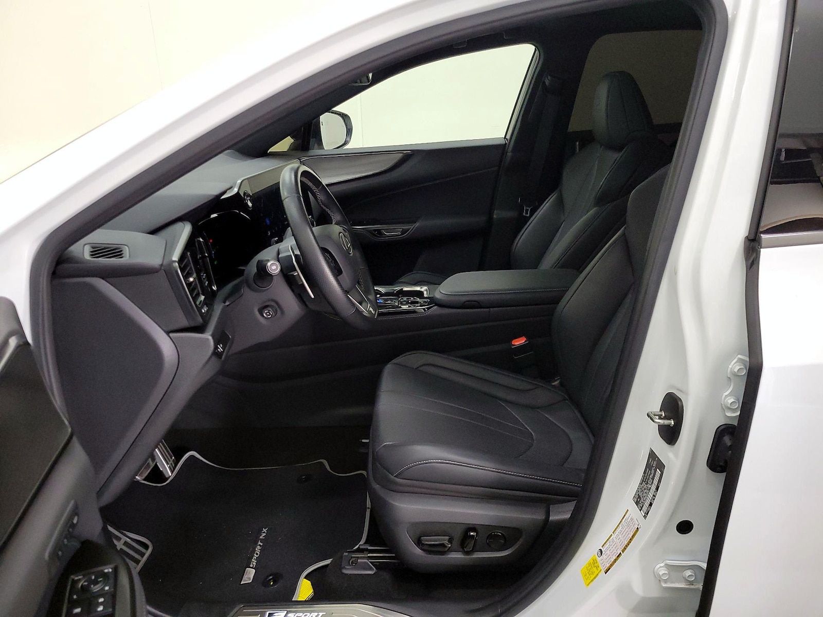 2024 Lexus NX PHEV 450h+ - Photo 12