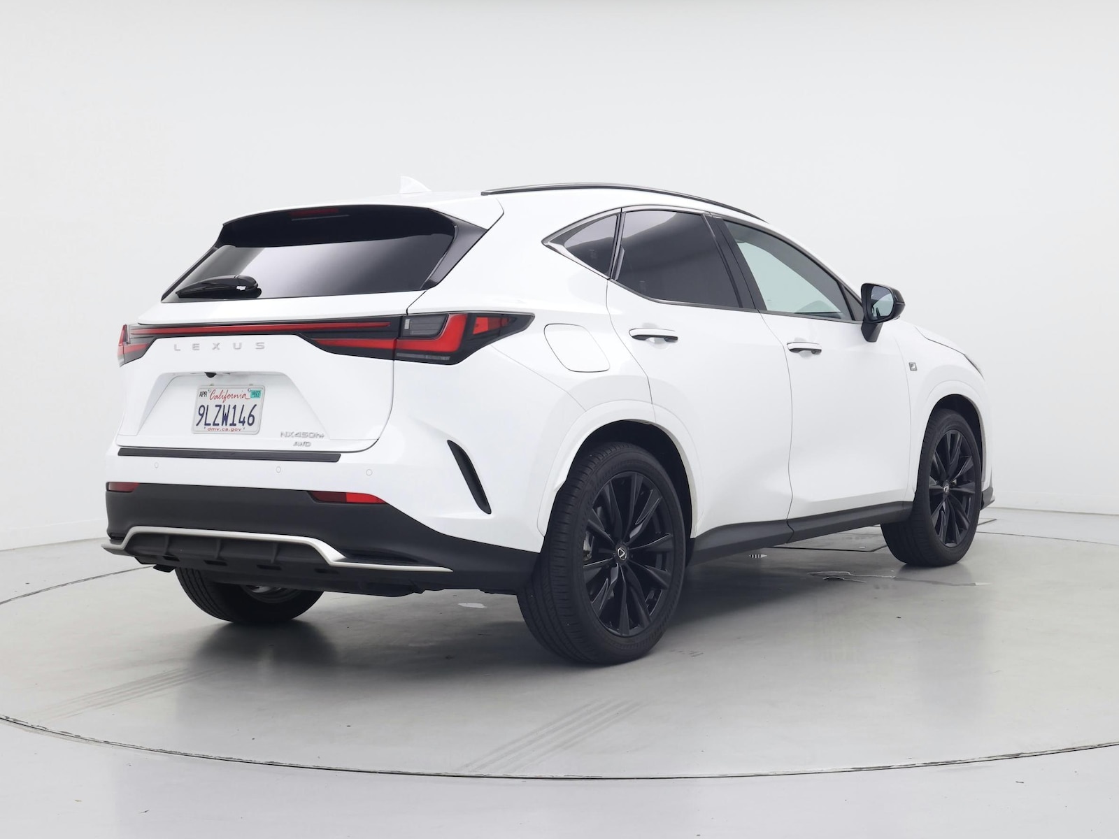 2024 Lexus NX PHEV 450h+ - Photo 9