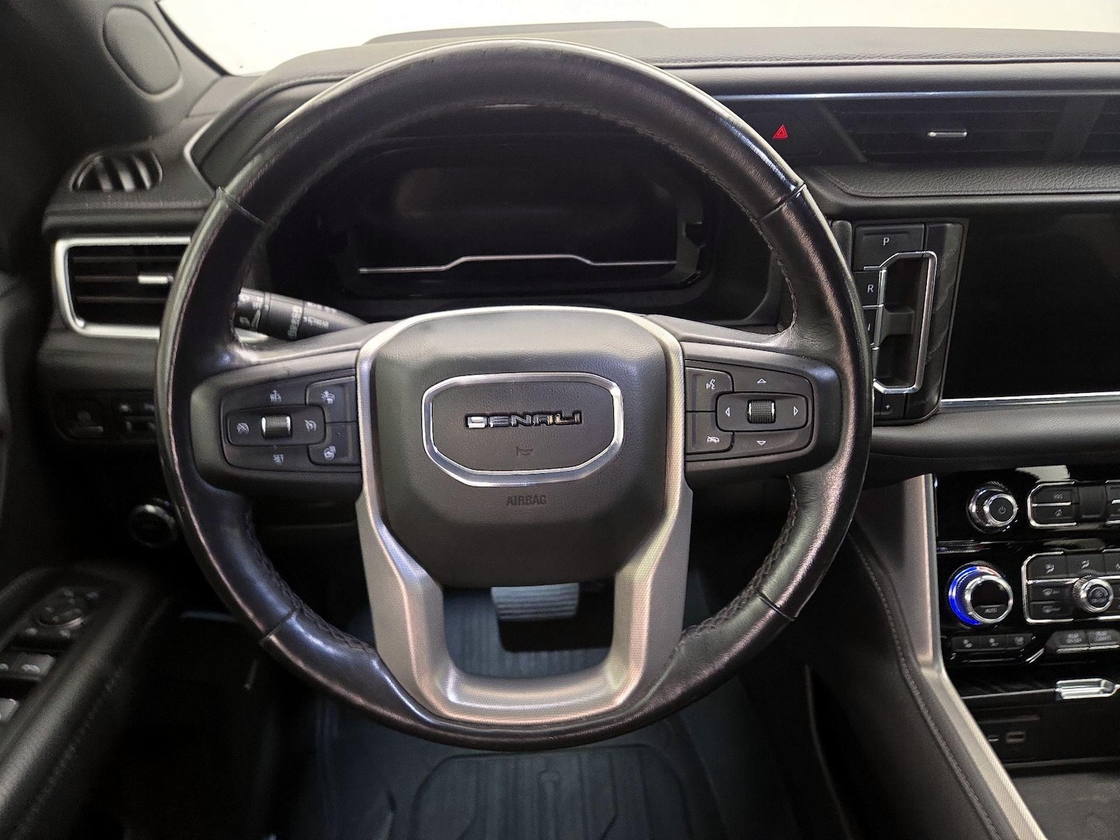 2022 GMC Yukon Denali - Photo 11