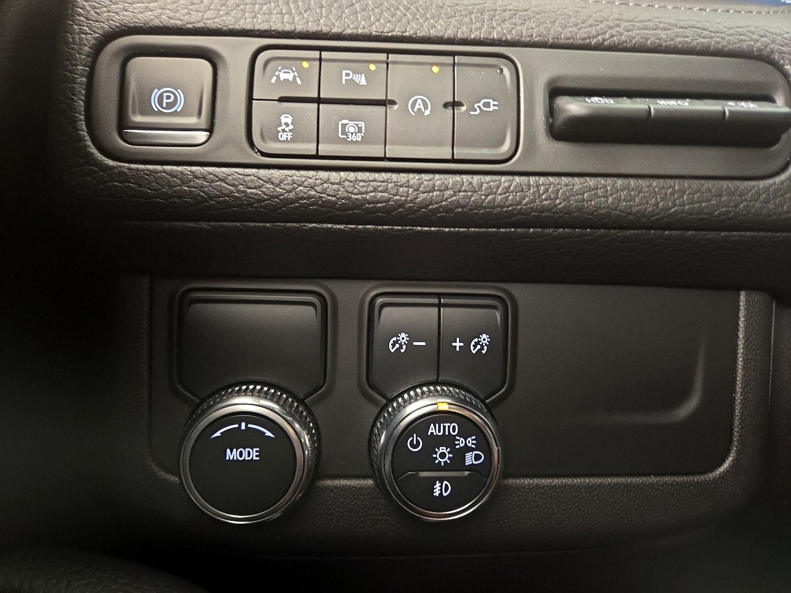 2022 GMC Yukon Denali - Photo 14