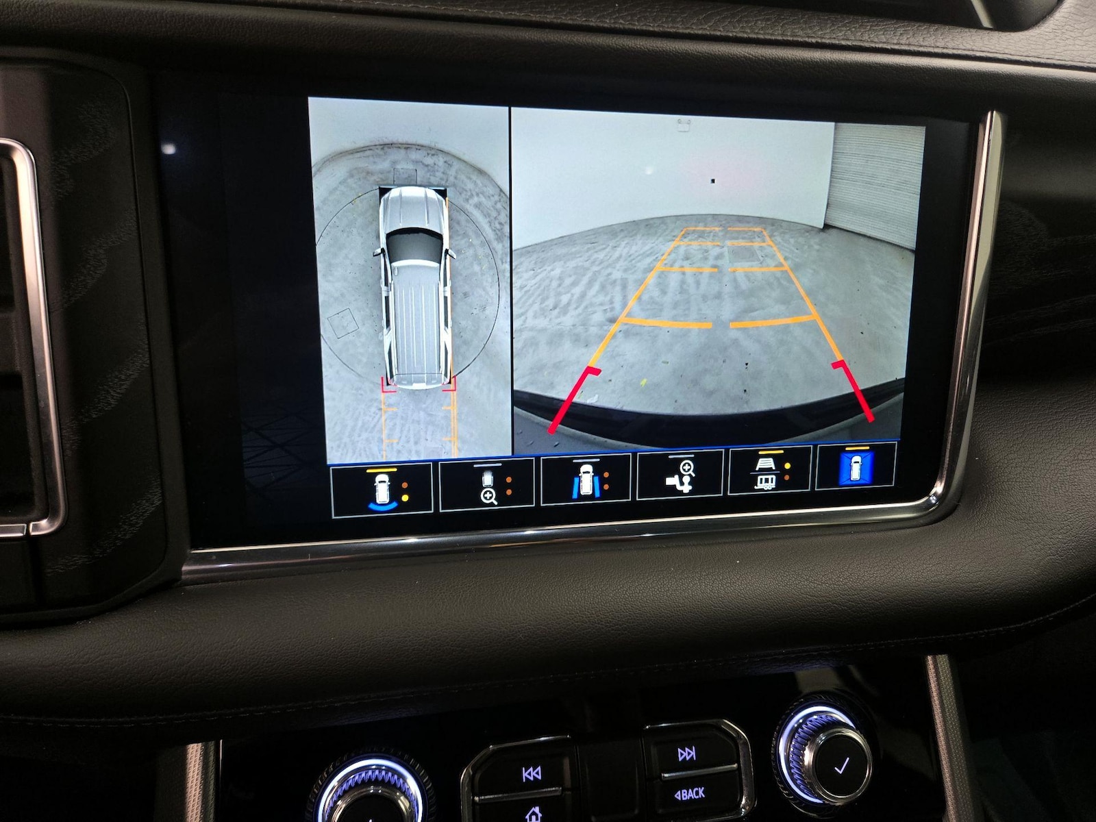 2022 GMC Yukon Denali - Photo 16