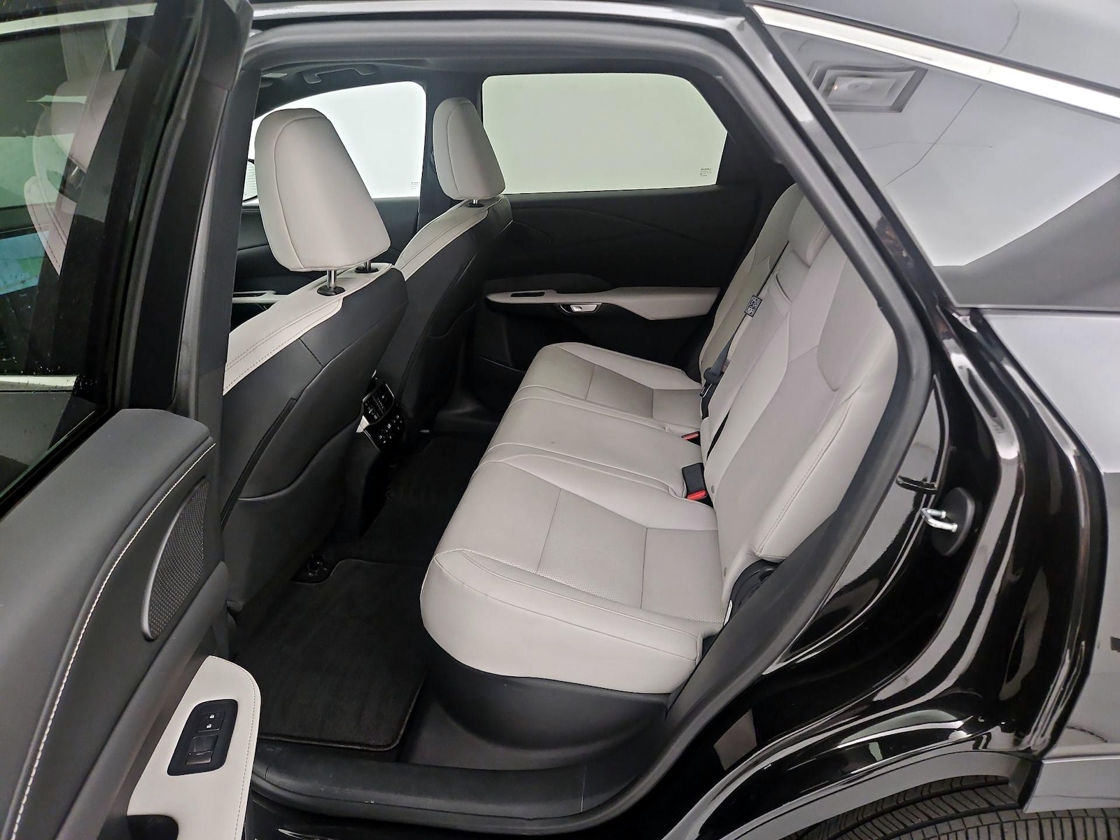 Rear A/C Seat(s)