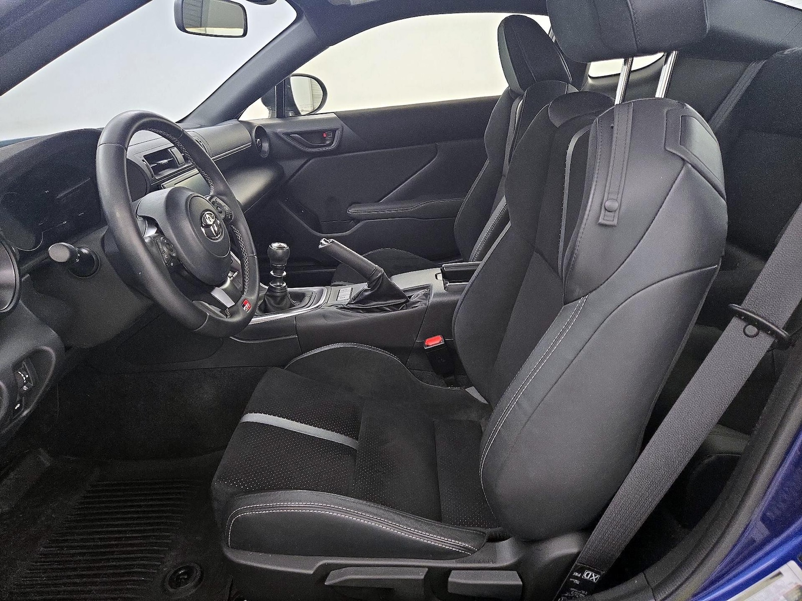 2025 Toyota GR86 Premium - Photo 12