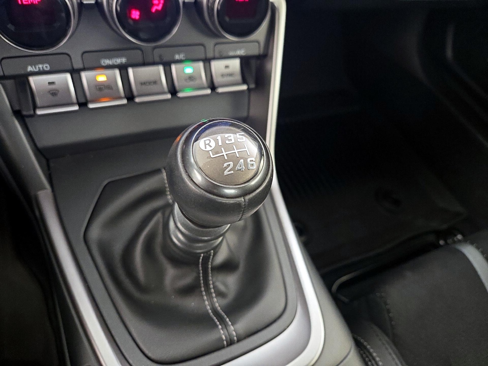 2025 Toyota GR86 Premium - Photo 18