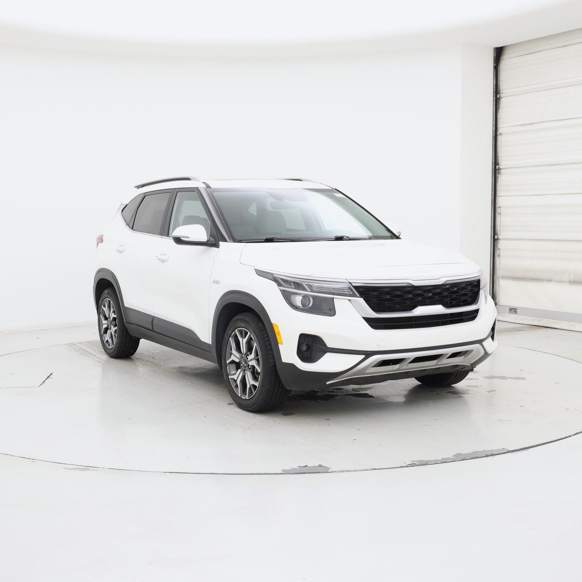 White 2022 Kia Seltos SUV / Crossover All-Wheel Drive Automatic