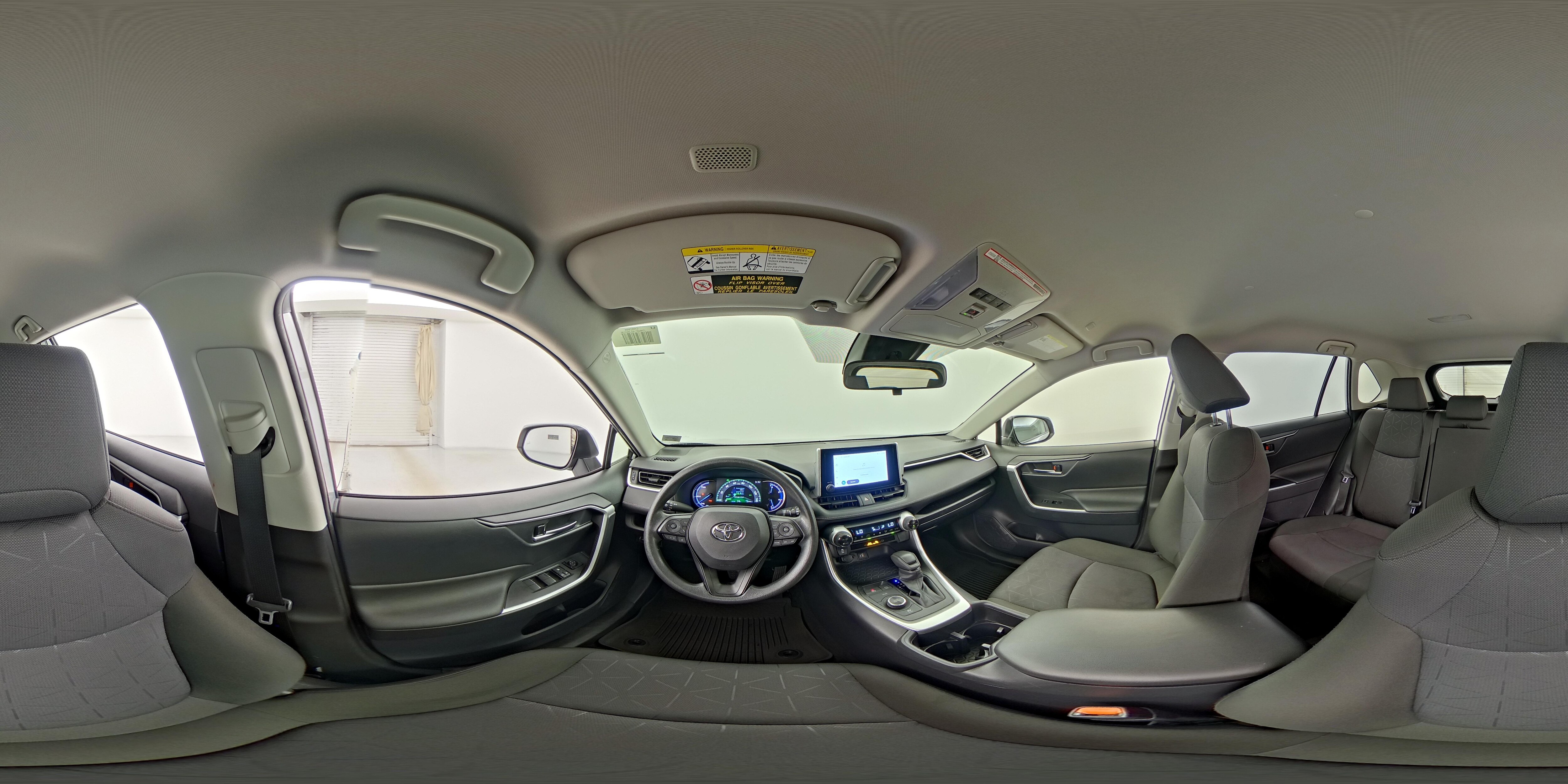2025 Toyota RAV4 XLE - Photo 27