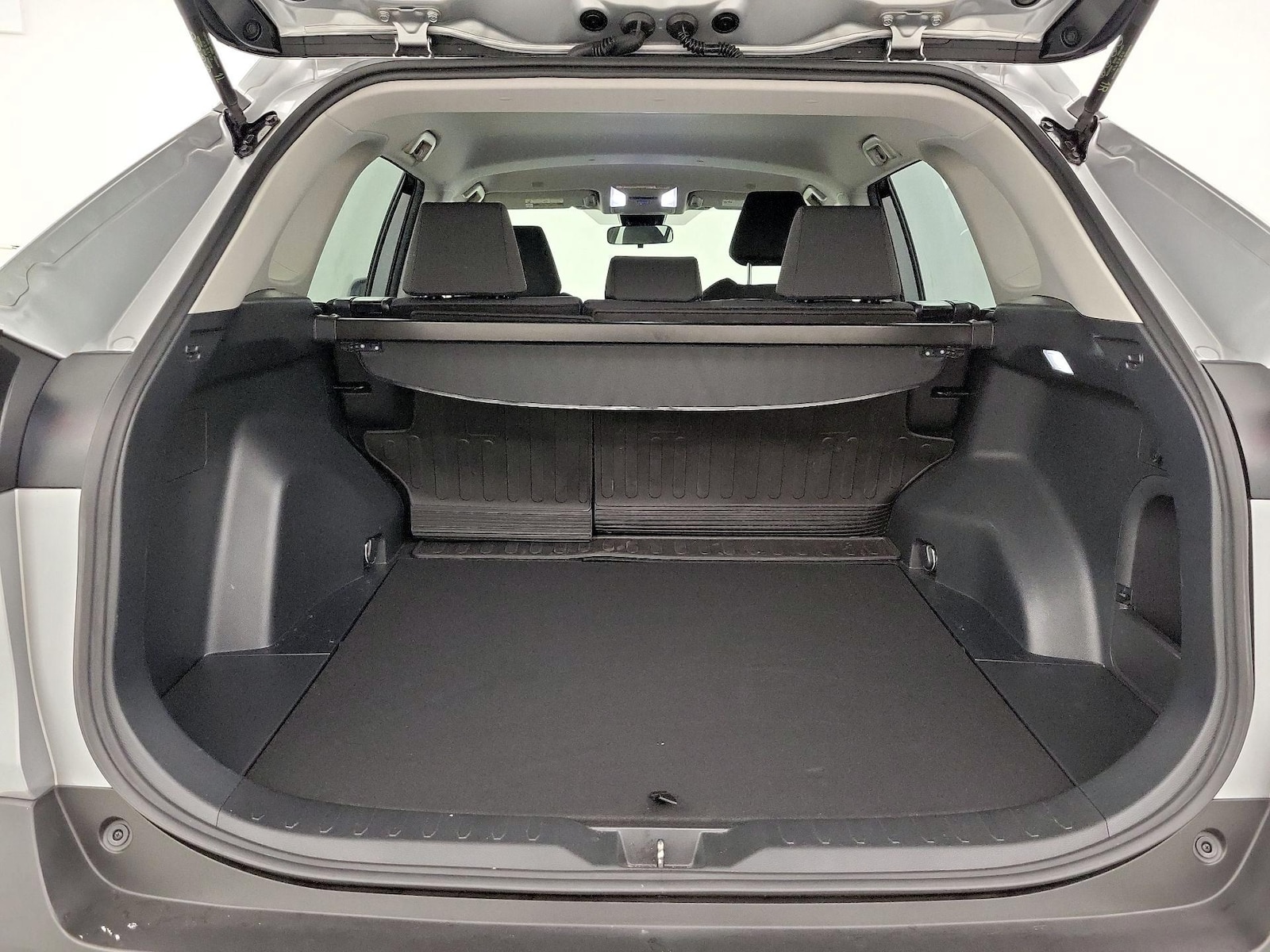 2025 Toyota RAV4 XLE - Photo 21