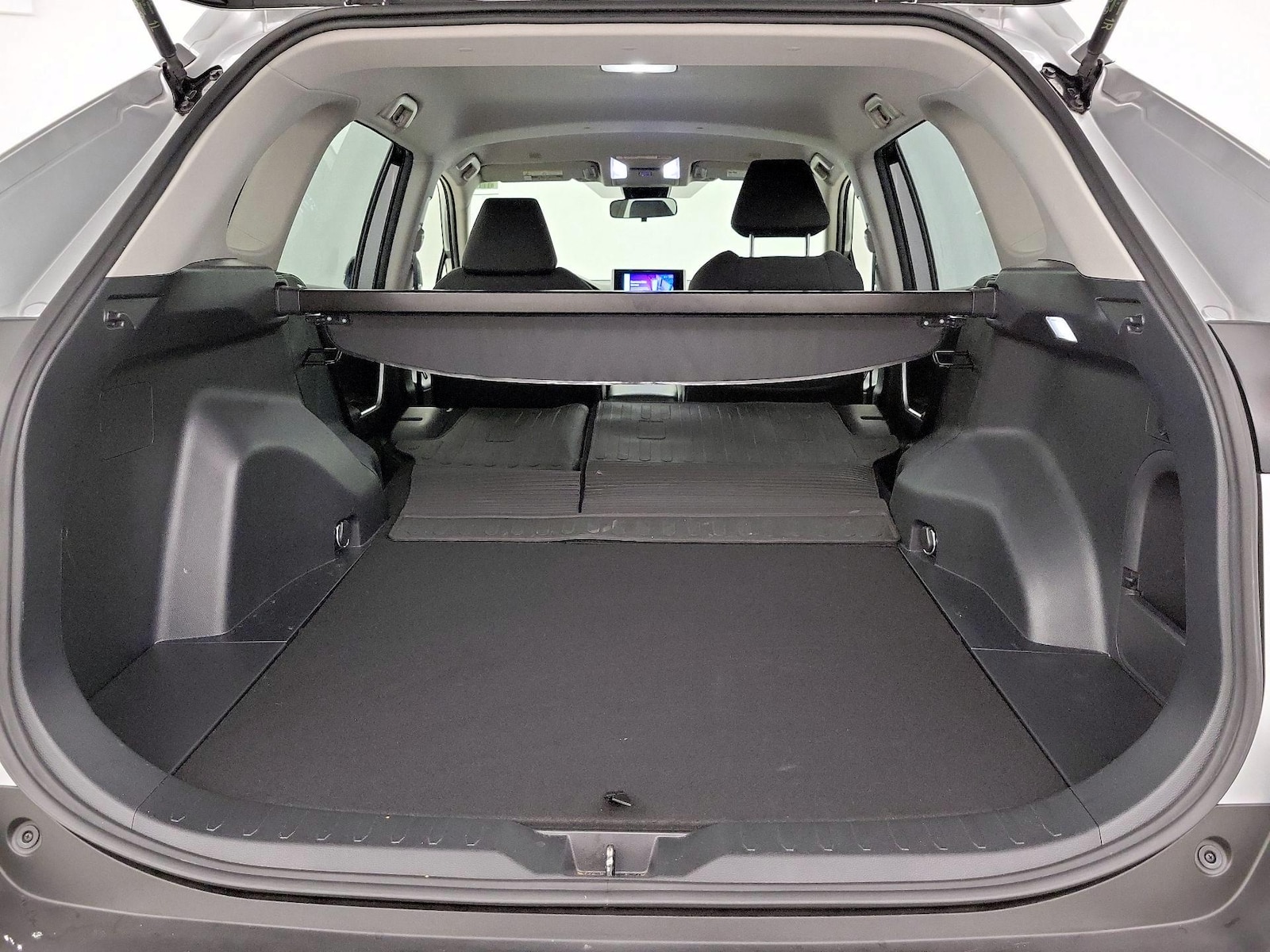 2025 Toyota RAV4 XLE - Photo 22