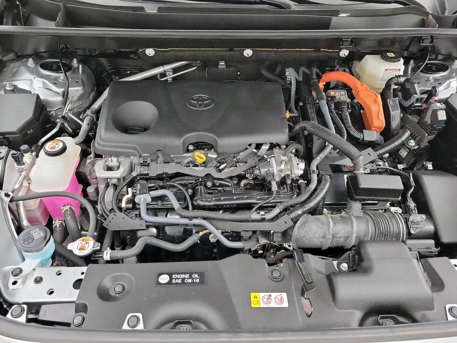 2025 Toyota RAV4 XLE - Photo 23