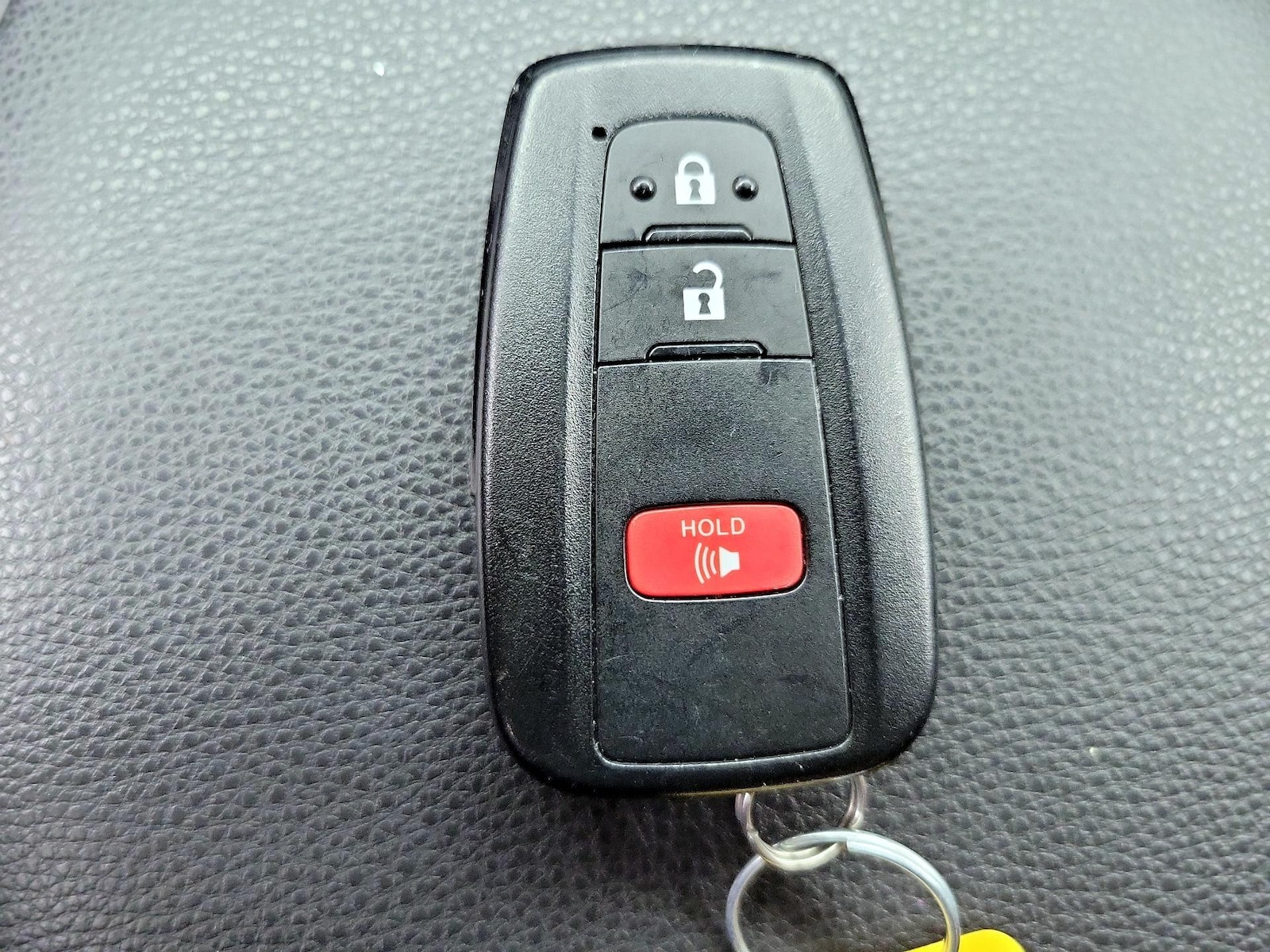 2025 Toyota RAV4 XLE - Photo 24