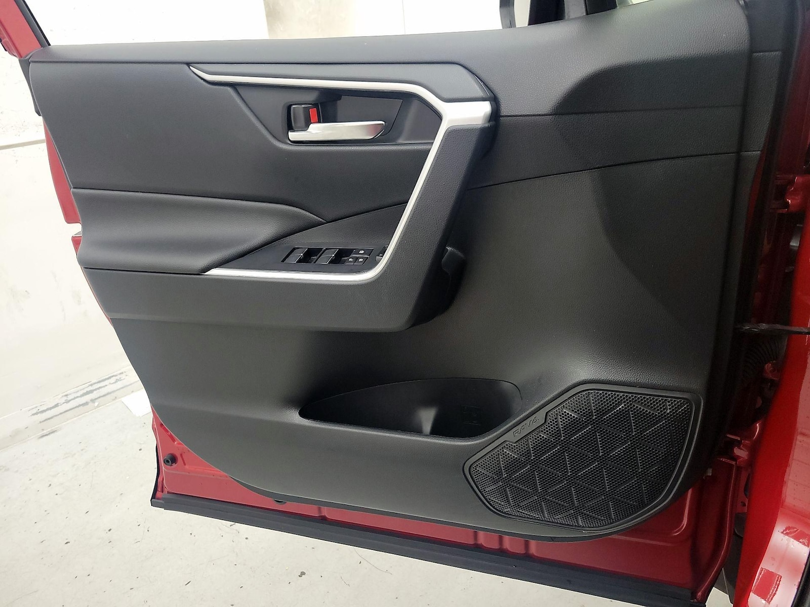 2022 Toyota RAV4 SE - Photo 13