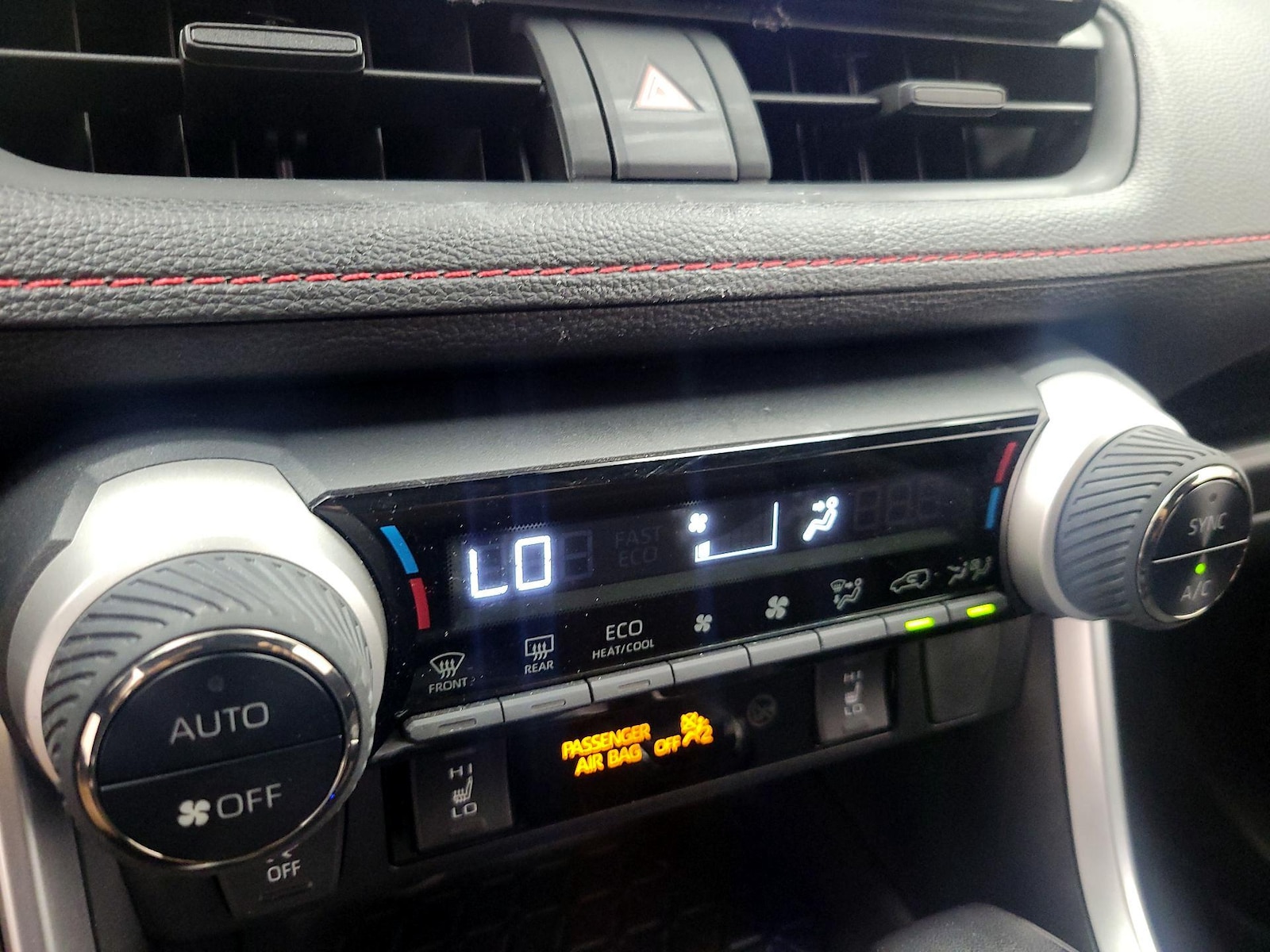 2022 Toyota RAV4 SE - Photo 17