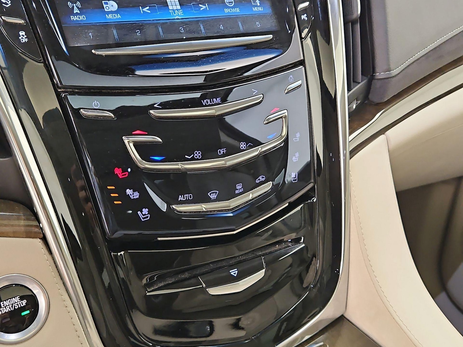 2018 Cadillac Escalade Premium Luxury - Photo 18