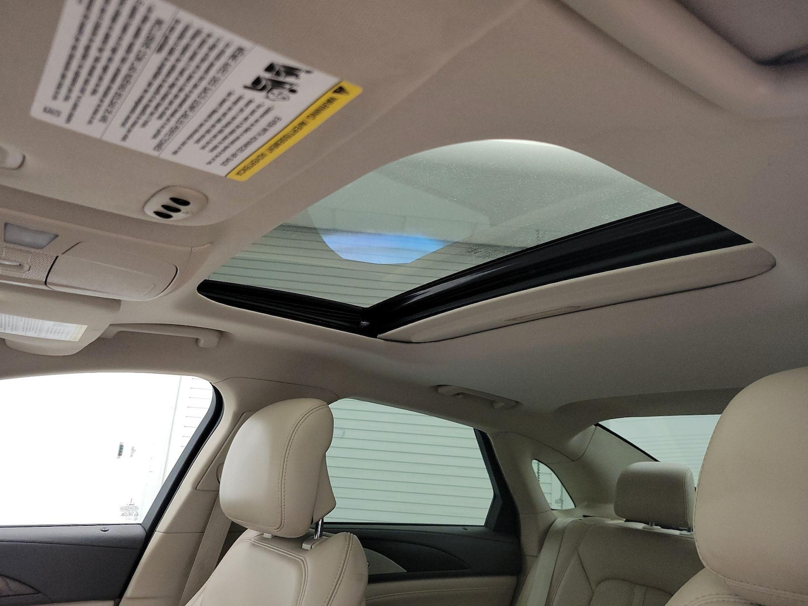 Sunroof(s) & Overhead Airbags