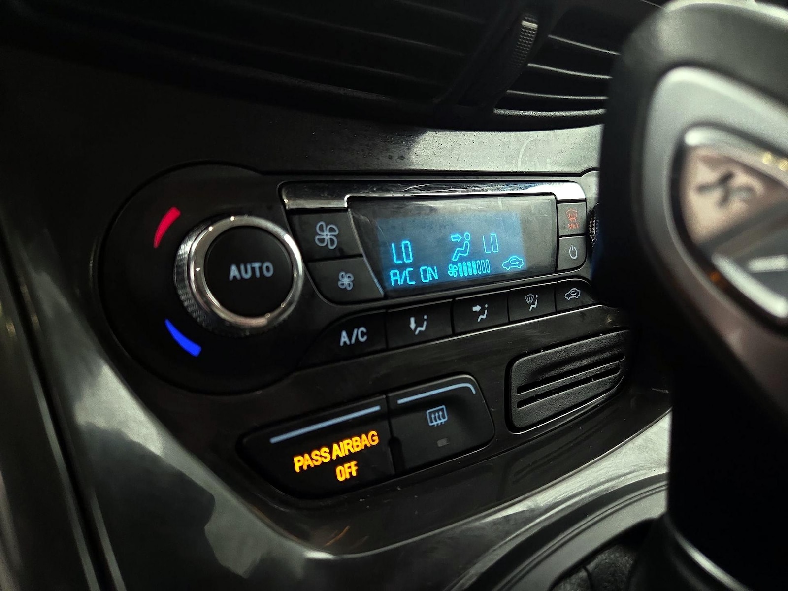 2016 Ford Escape Titanium - Photo 16