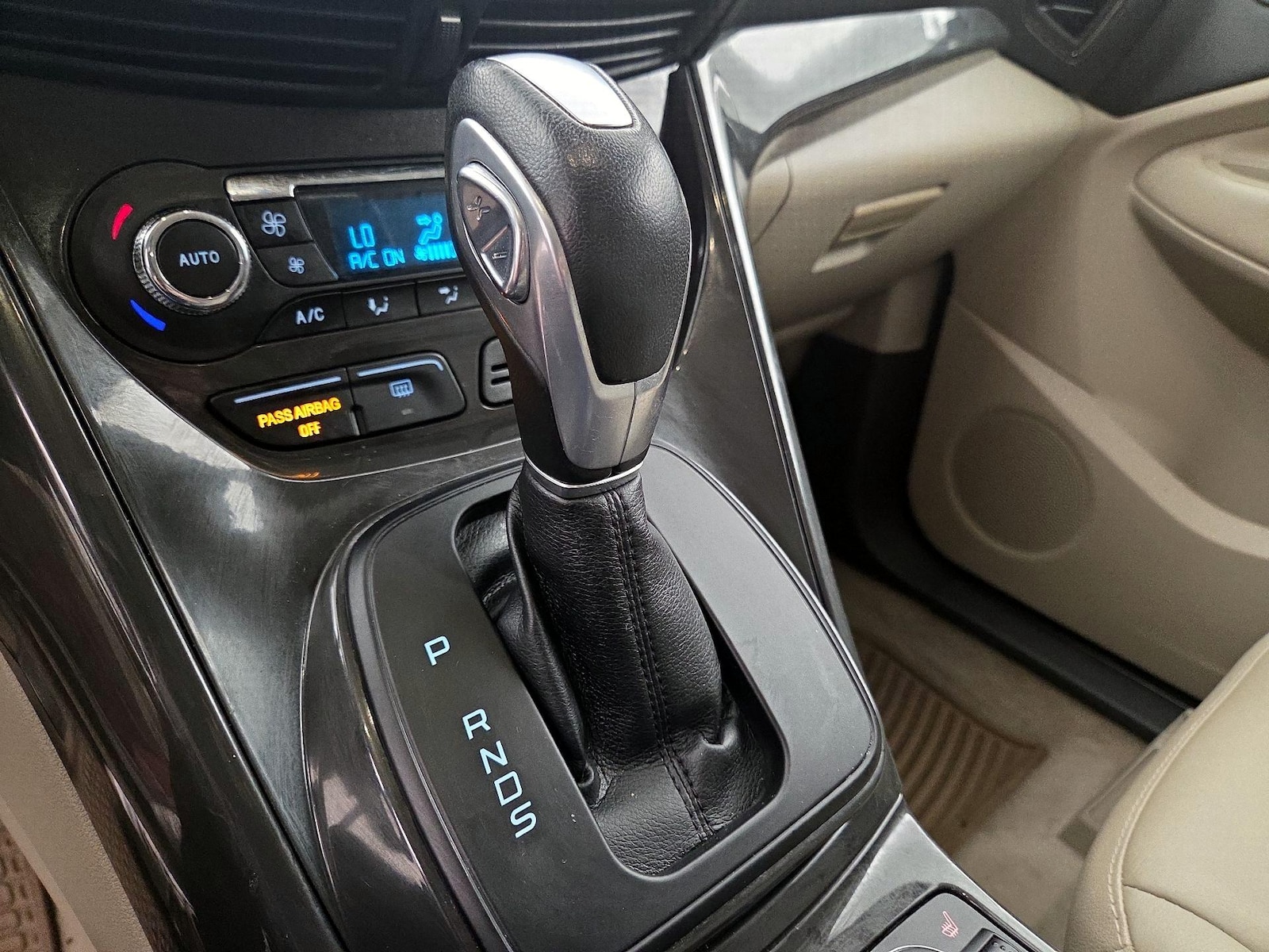 2016 Ford Escape Titanium - Photo 17