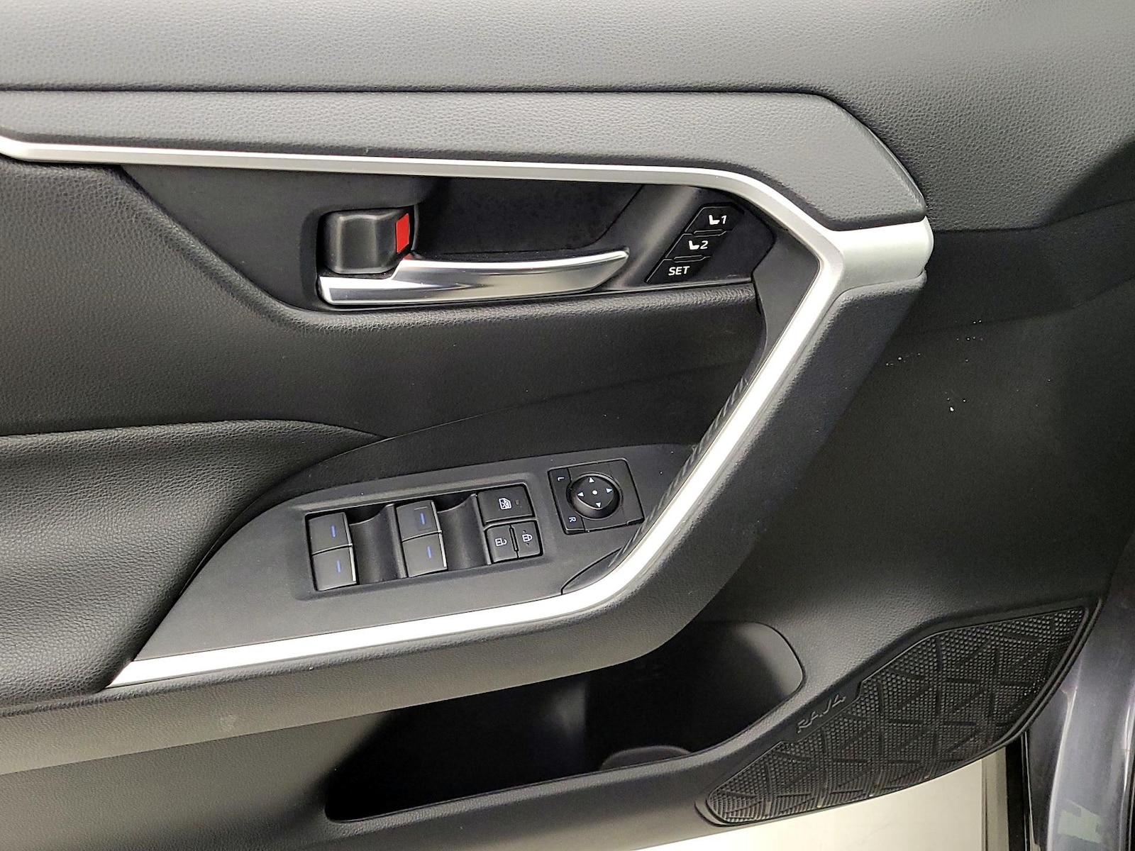 2022 Toyota RAV4 XLE Premium - Photo 13