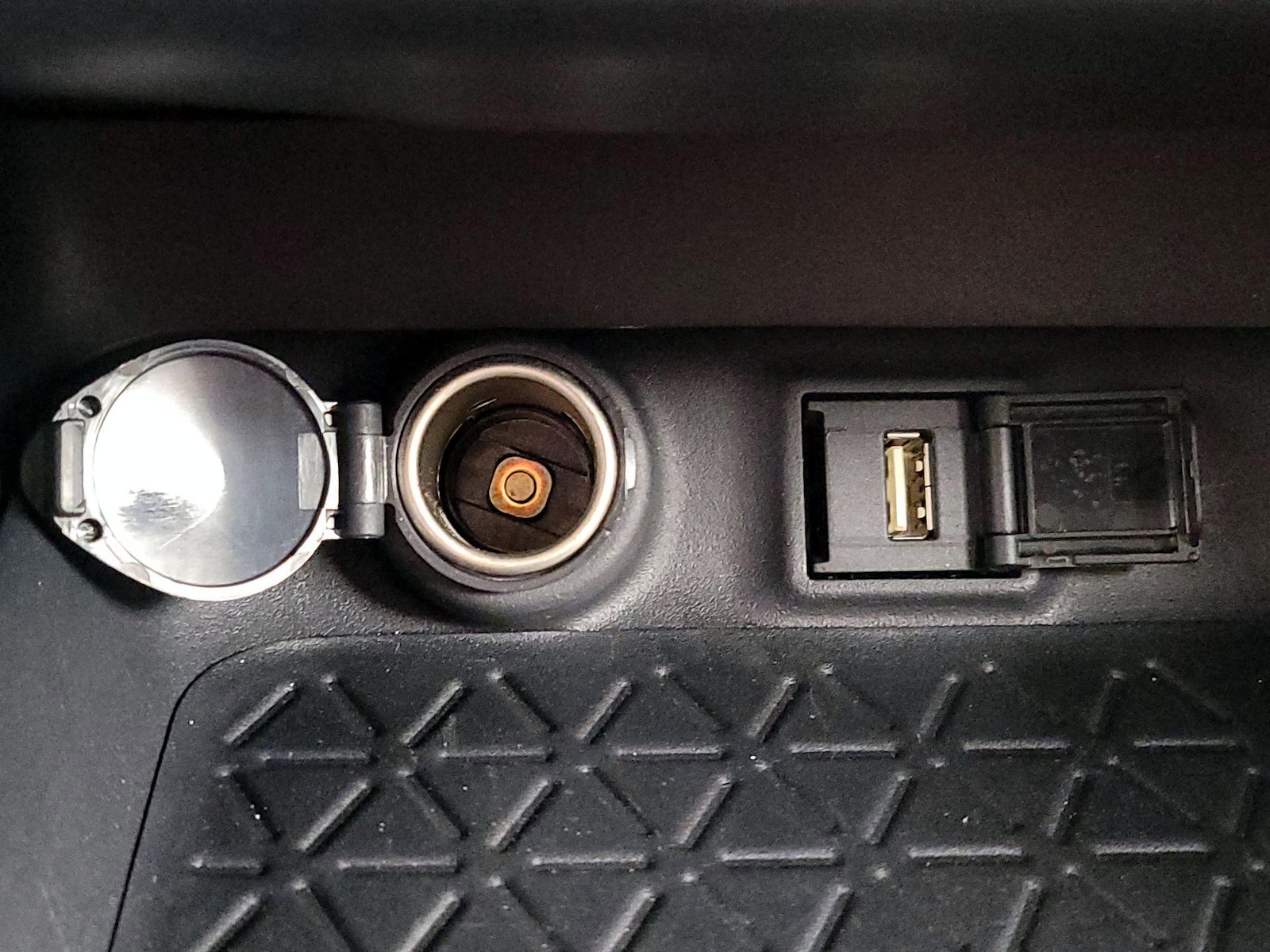 2022 Toyota RAV4 XLE Premium - Photo 19