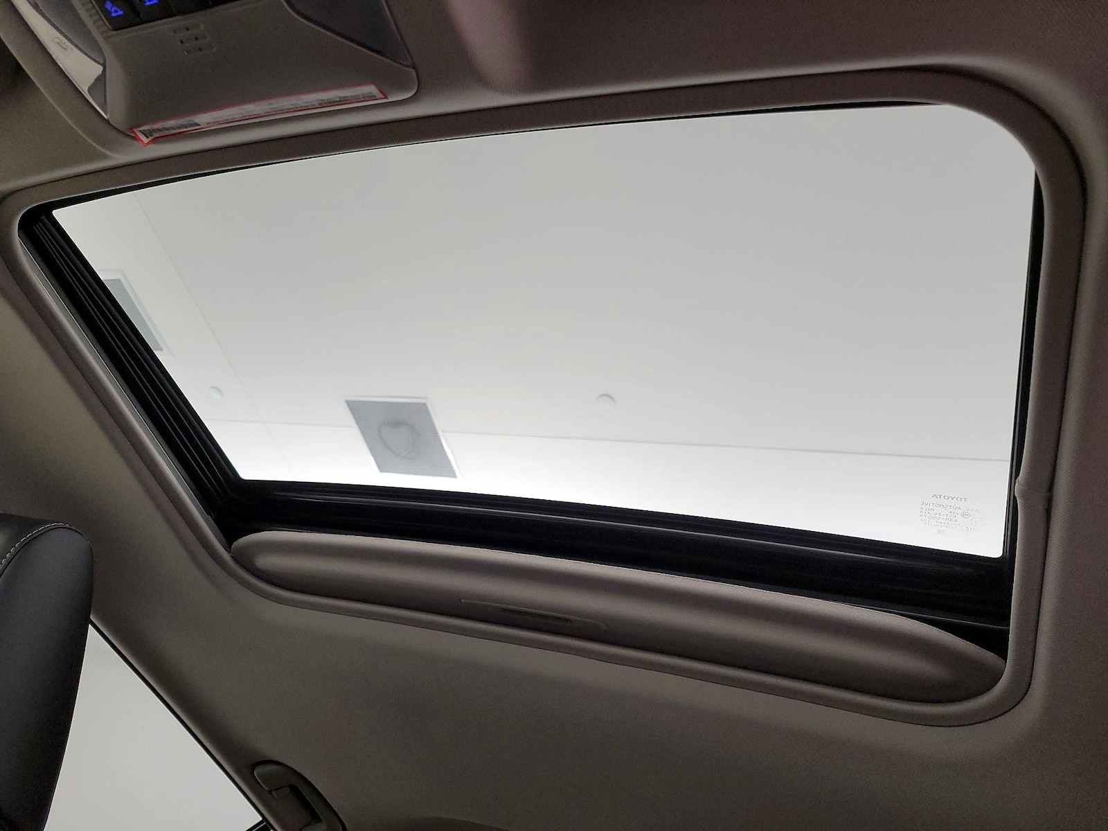 2022 Toyota RAV4 XLE Premium - Photo 20