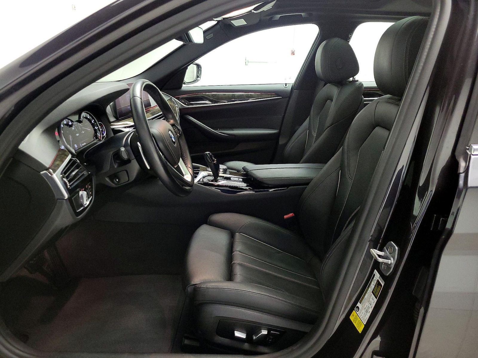 2019 BMW 5 Series 540i - Photo 12