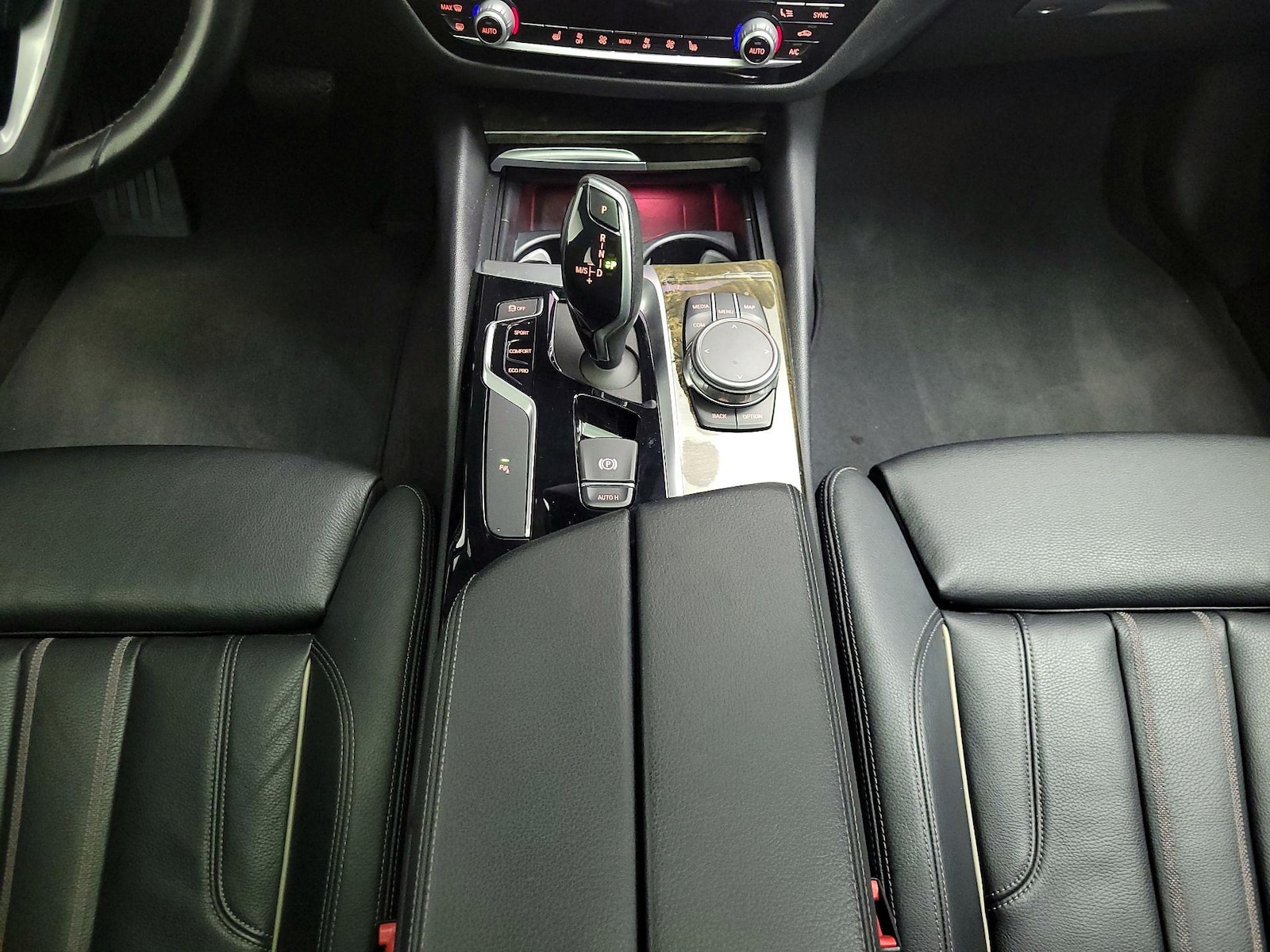 2019 BMW 5 Series 540i - Photo 19