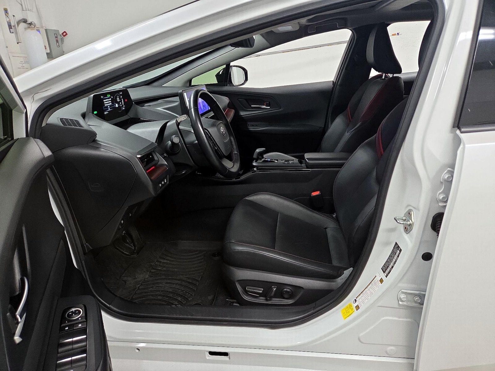 2024 Toyota Prius Prime XSE - Photo 12