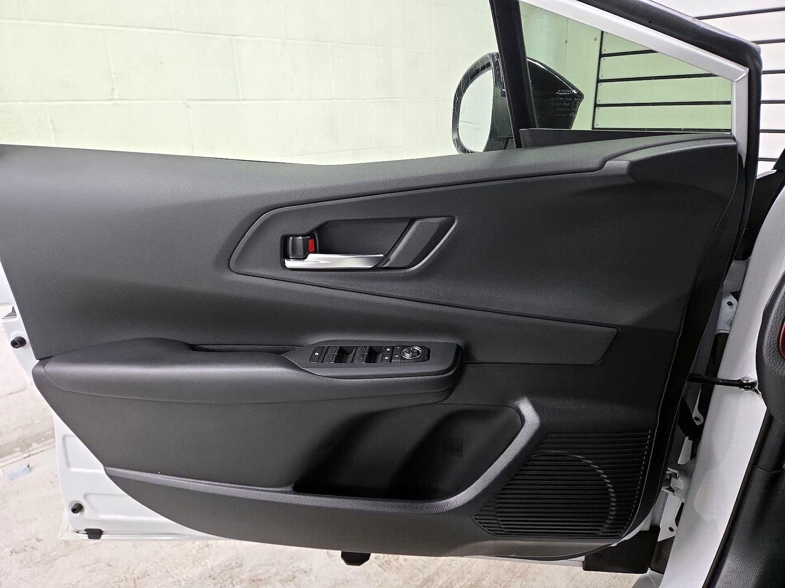 2024 Toyota Prius Prime XSE - Photo 13