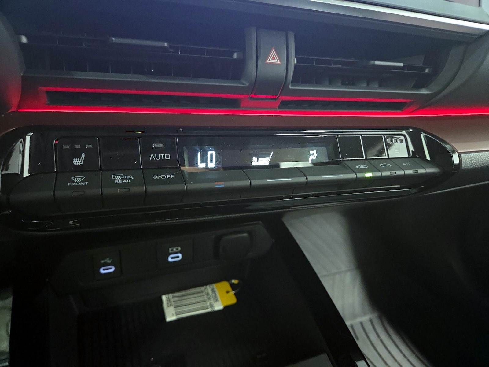 2024 Toyota Prius Prime XSE - Photo 15